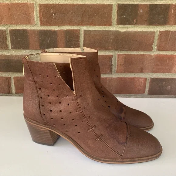 Journee Collection Womens Brown leather block heel Ankle Boots Shoes US 8 M - Picture 1 of 11